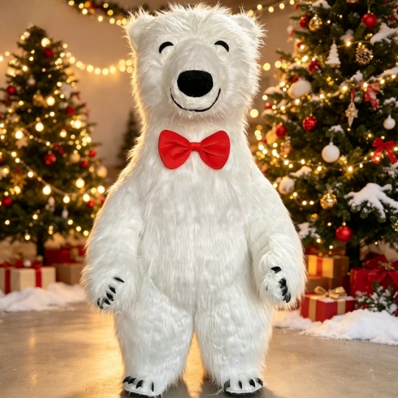巨大な白いホッキョクグマの着ぐるみ。笑顔の表情で、毛皮のよう - Suits のレビューと価格